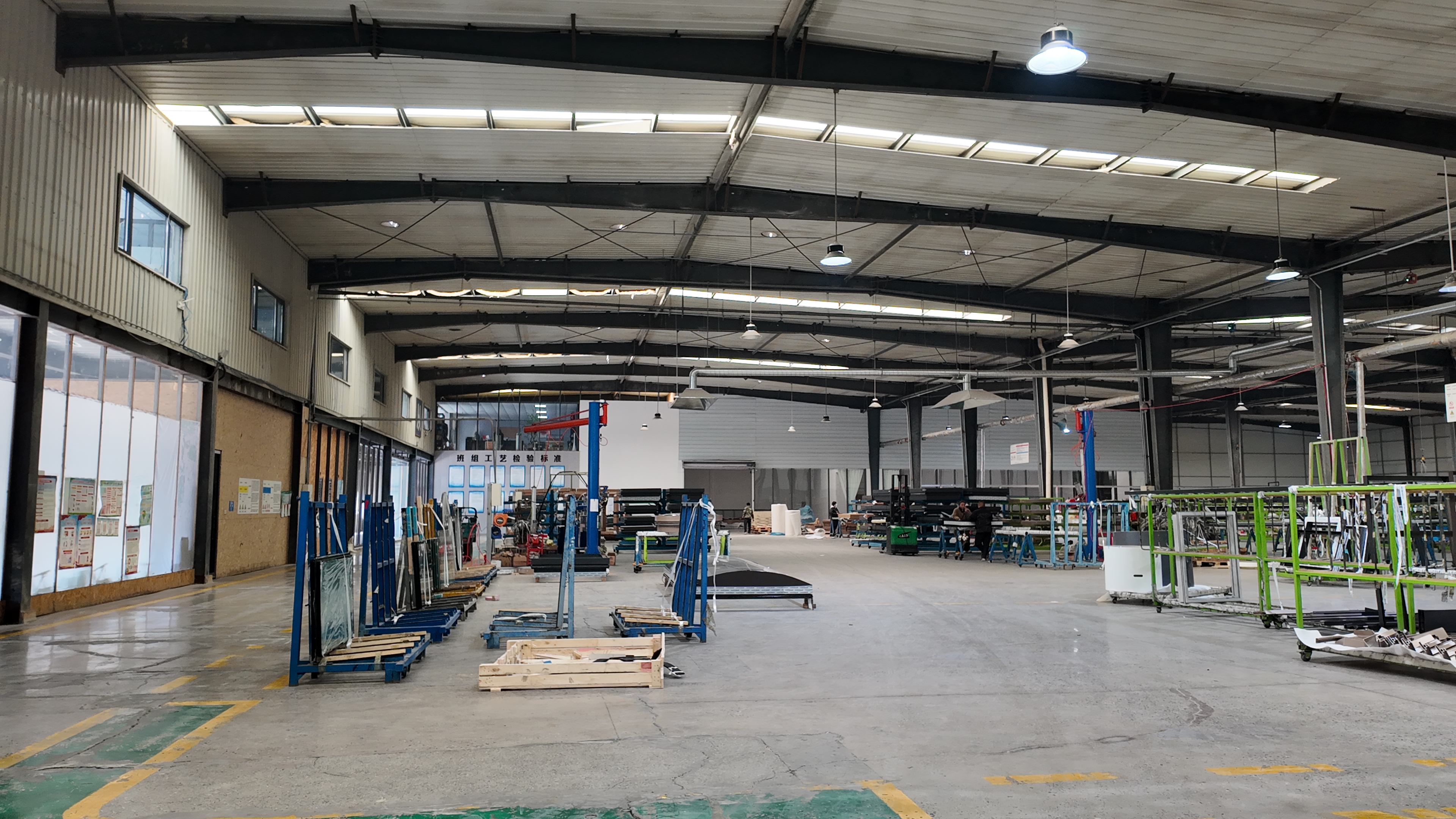 Производство Frameless Studio 18